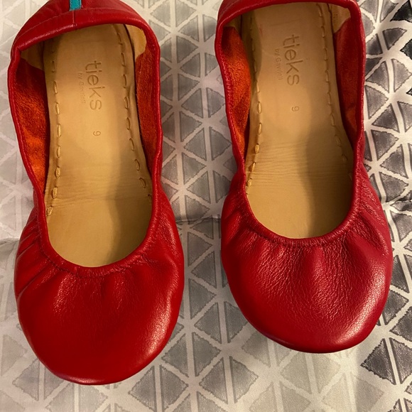 Limited edition sold out TLR Tieks - Picture 5 of 6